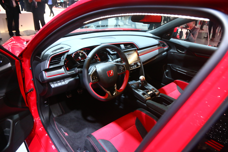 Illustration for article titled The 2018 Honda Civic Type R Is Ridiculous In All The Right Ways